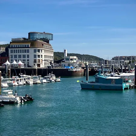 Rosamonde, Beachfront