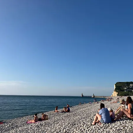 Rosamonde, Beachfront